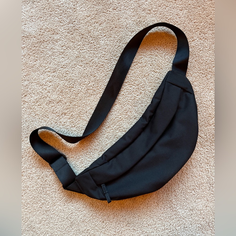 NWOT Everlane Sling Bag